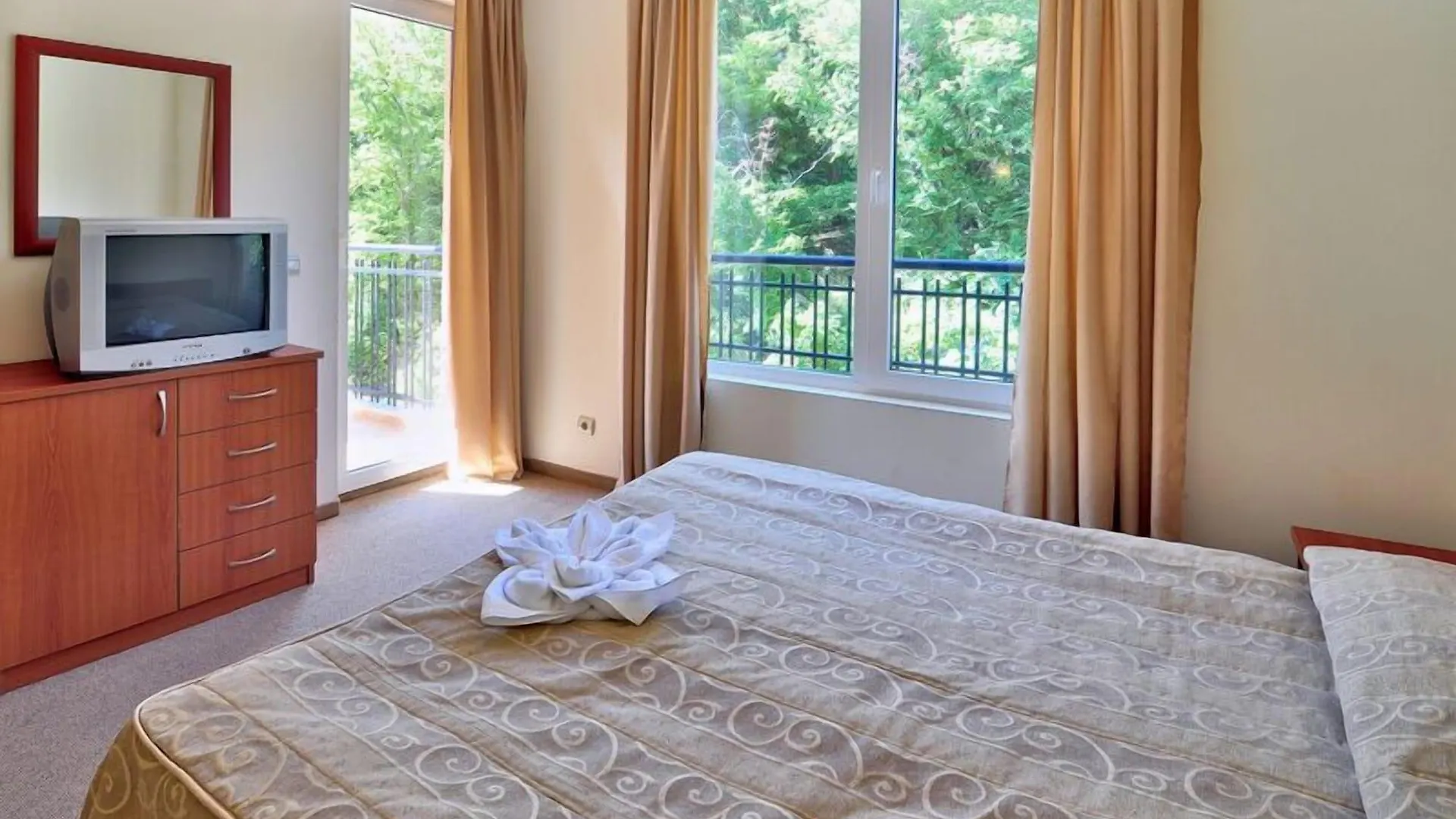 Hotel Paradise Green Park Golden Sands