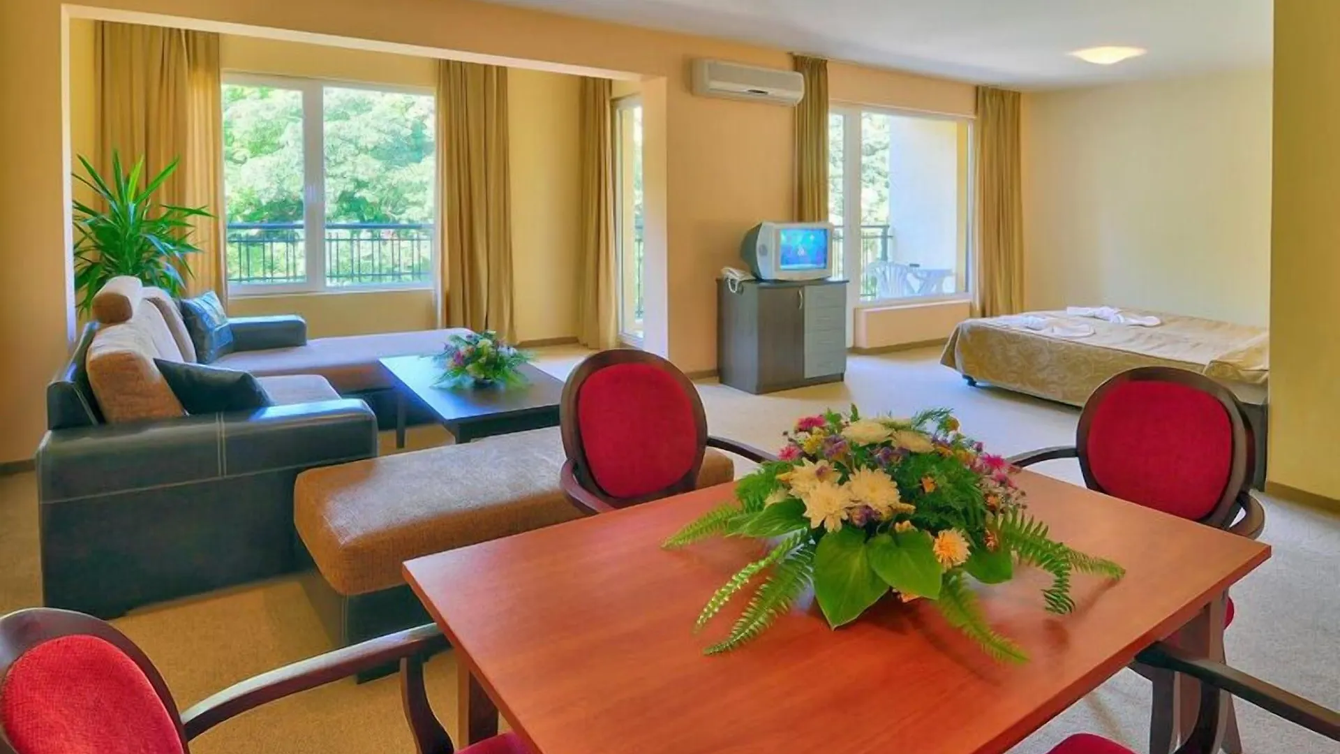 Hotel Paradise Green Park Goldstrand Aparthotel